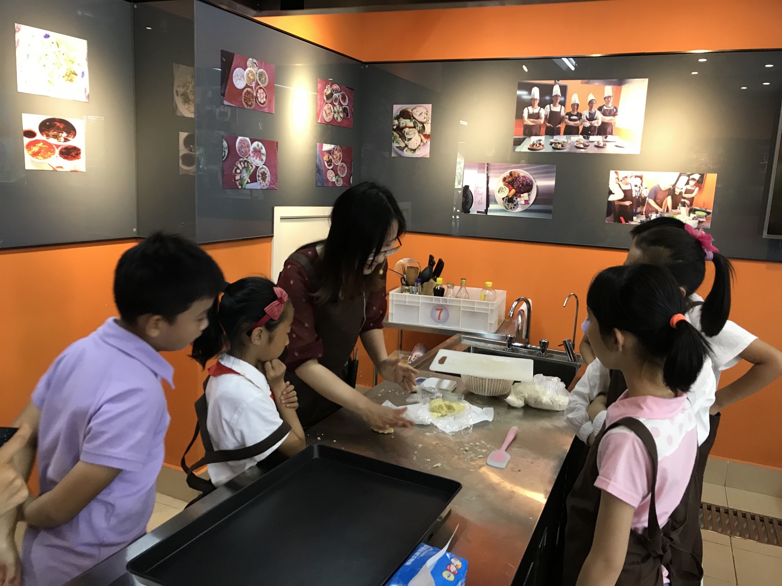 bevictor1946韦德官网工会举行六一亲子烘焙活动