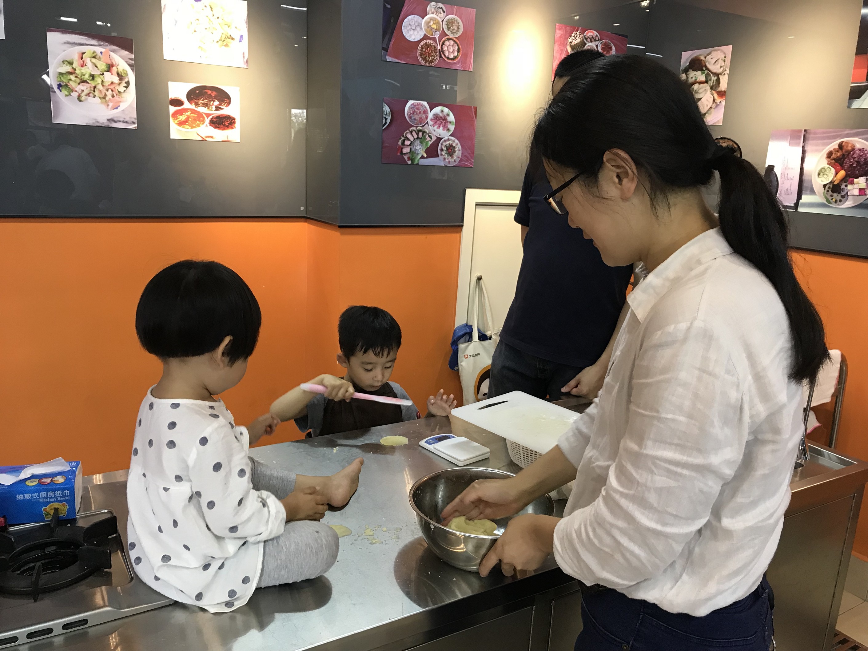 bevictor1946韦德官网工会举行六一亲子烘焙活动