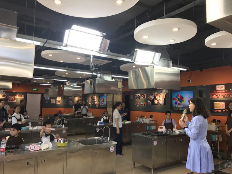 bevictor1946韦德官网工会举行六一亲子烘焙活动