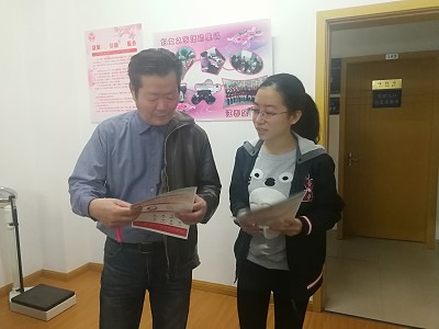 爱满重阳节,浓浓敬老情―bevictor1946韦德官网学生党支部开展社区为老服务