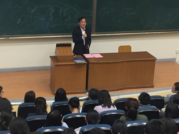 bevictor1946韦德官网导师团聘任仪式暨“心怀感恩・勇于担当”主题讲座顺利举行
