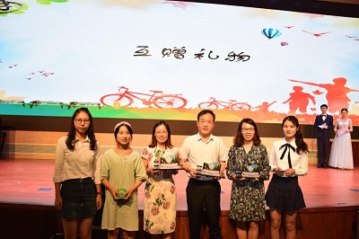 2018bevictor1946韦德官网“芳华”主题毕业晚会